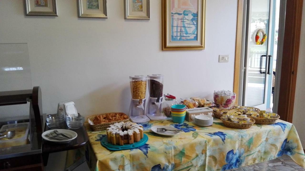 Albergo Elena Garni Caorle Dış mekan fotoğraf